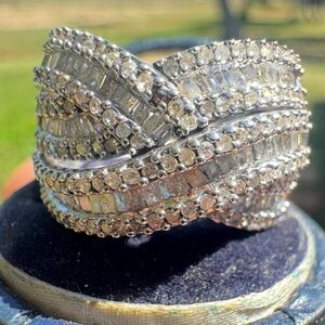Heavy 6.15 gram genuine 1.000ctw diamond ring